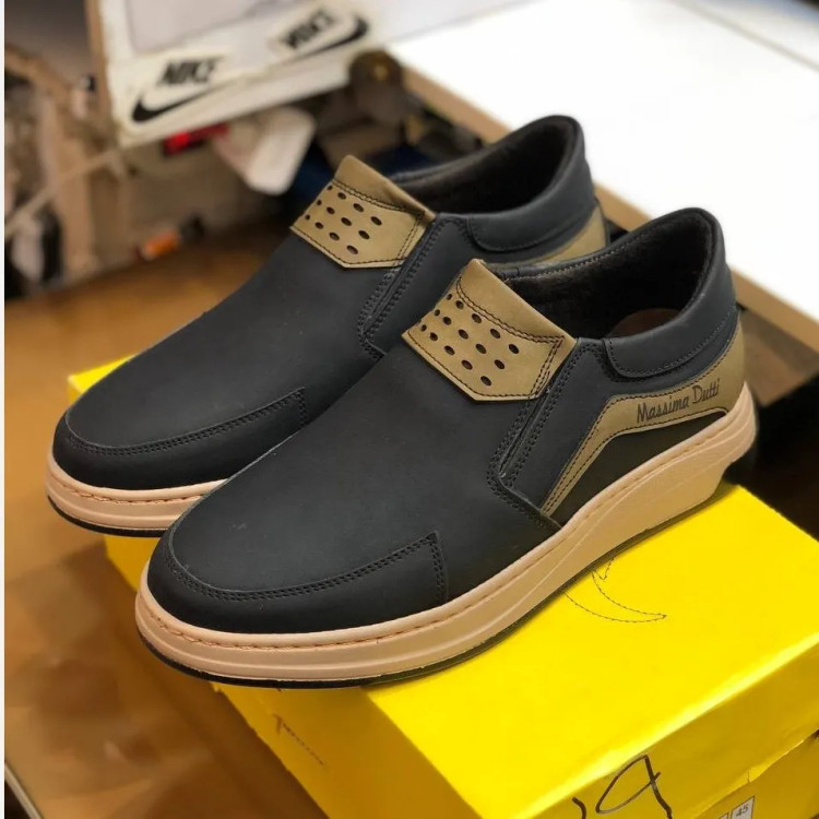 کفش راحتی مردانه چرم مشکی نسکافهای بدون بند مدل دارکوب