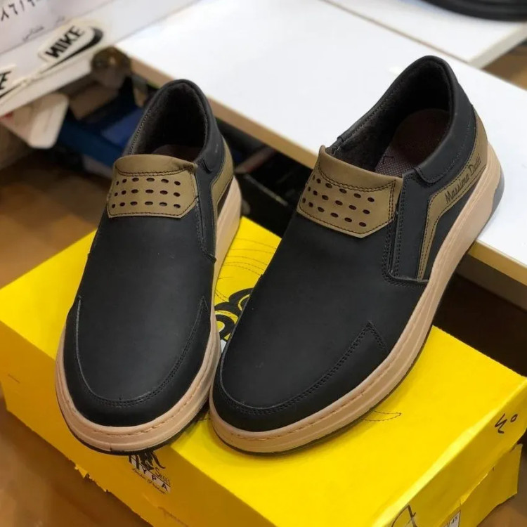 کفش راحتی مردانه چرم مشکی نسکافهای بدون بند مدل دارکوب