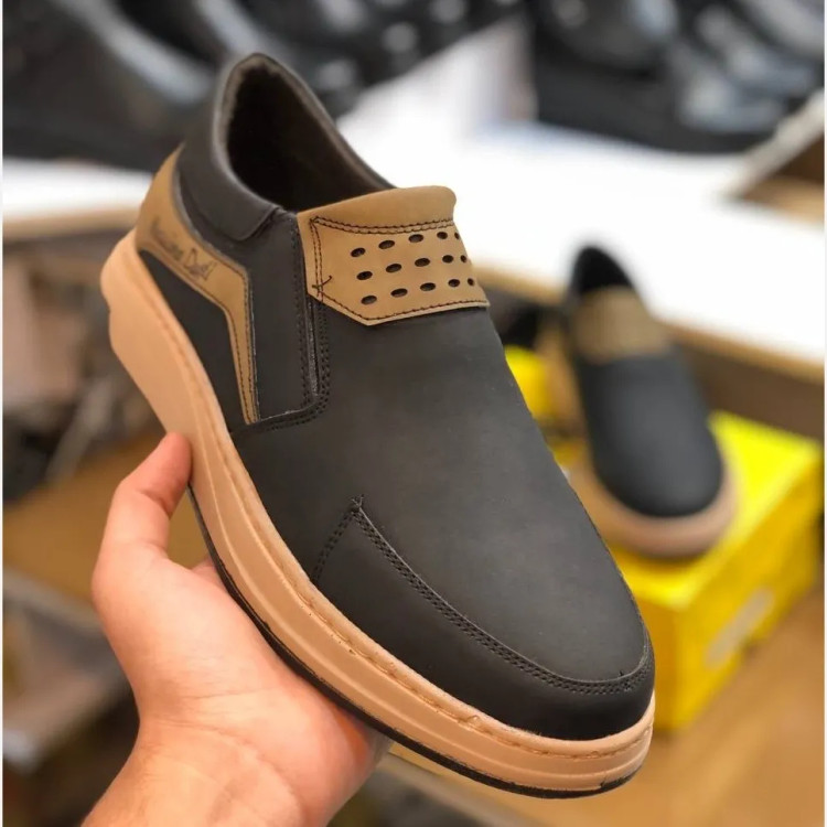 کفش راحتی مردانه چرم مشکی نسکافهای بدون بند مدل دارکوب