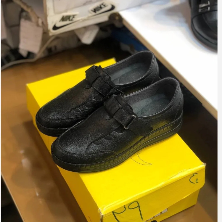 کفش طبی زنانه چسبی چرم صنعتی زیره پیو راحت و بادوام