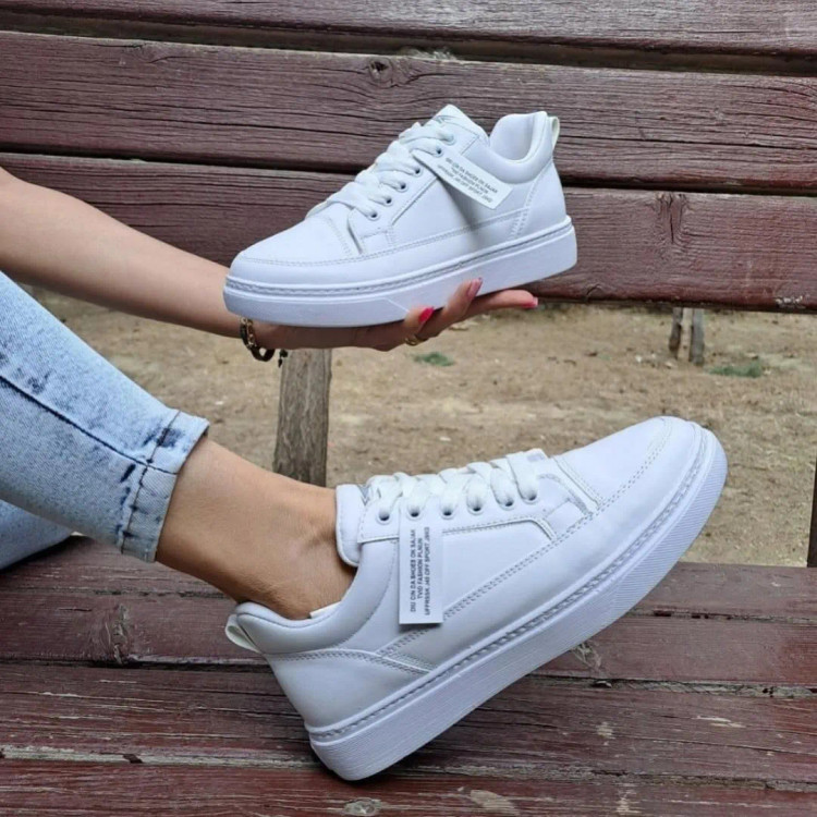 کفش سفید زنانه چرم صنعتی زیره پیو سبک و راحت مناسب استایل روزمره