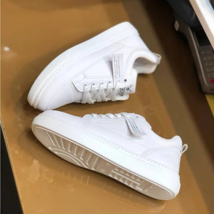 کفش سفید زنانه چرم صنعتی زیره پیو سبک و راحت مناسب استایل روزمره