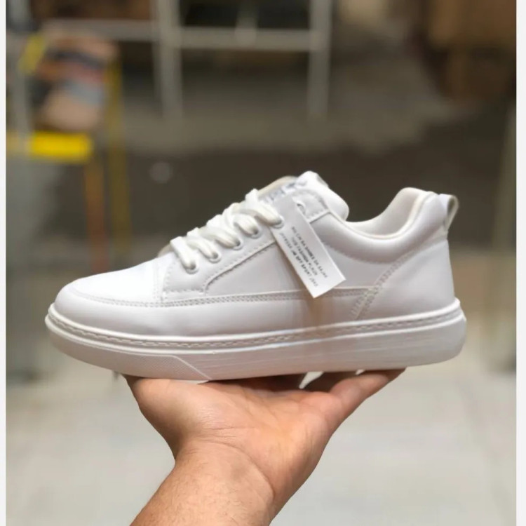 کفش سفید زنانه چرم صنعتی زیره پیو سبک و راحت مناسب استایل روزمره