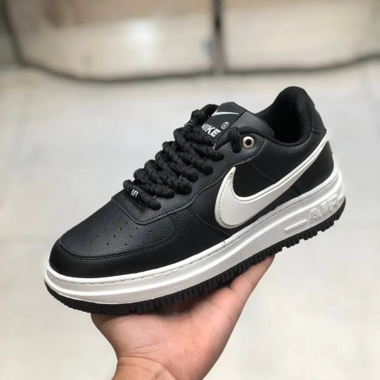 کفش اسپرت مردانه مشکی چرم صنعتی زیره رابر طبی کد 125