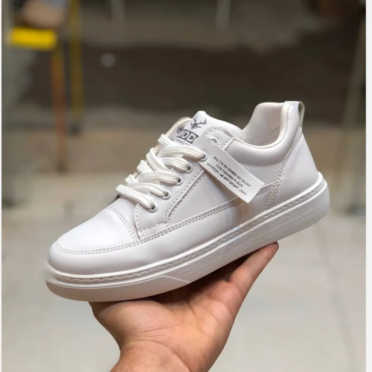 کفش سفید زنانه چرم صنعتی زیره پیو سبک و راحت مناسب استایل روزمره