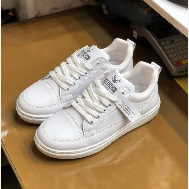 کفش سفید زنانه چرم صنعتی زیره پیو سبک و راحت مناسب استایل روزمره