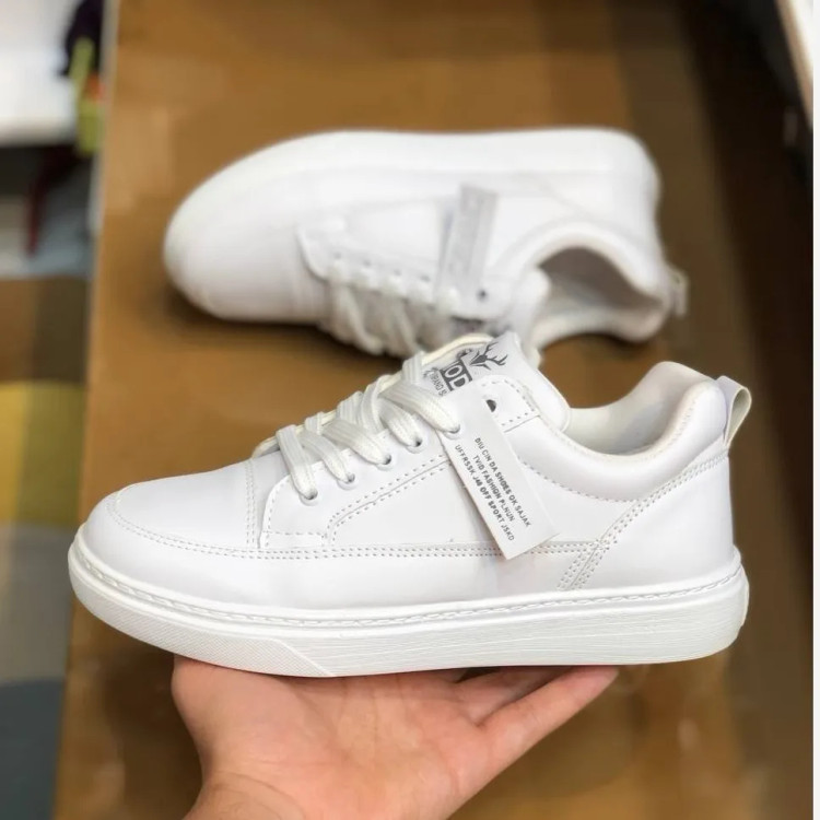 کفش سفید زنانه چرم صنعتی زیره پیو سبک و راحت مناسب استایل روزمره