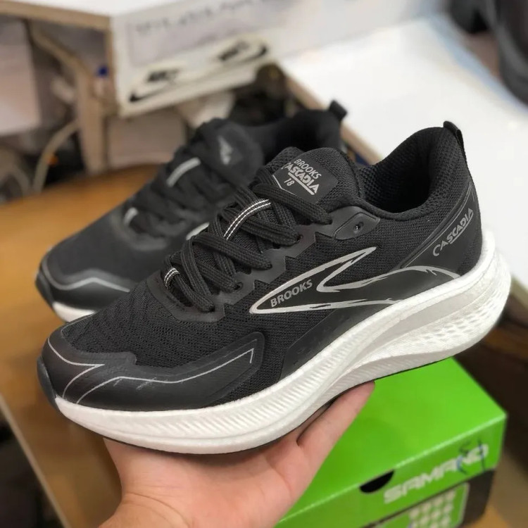 کتونی ورزشی مردانه بروکس مدل Cascadia مناسب دویدن و باشگاه با زیره پیو و کربن دار