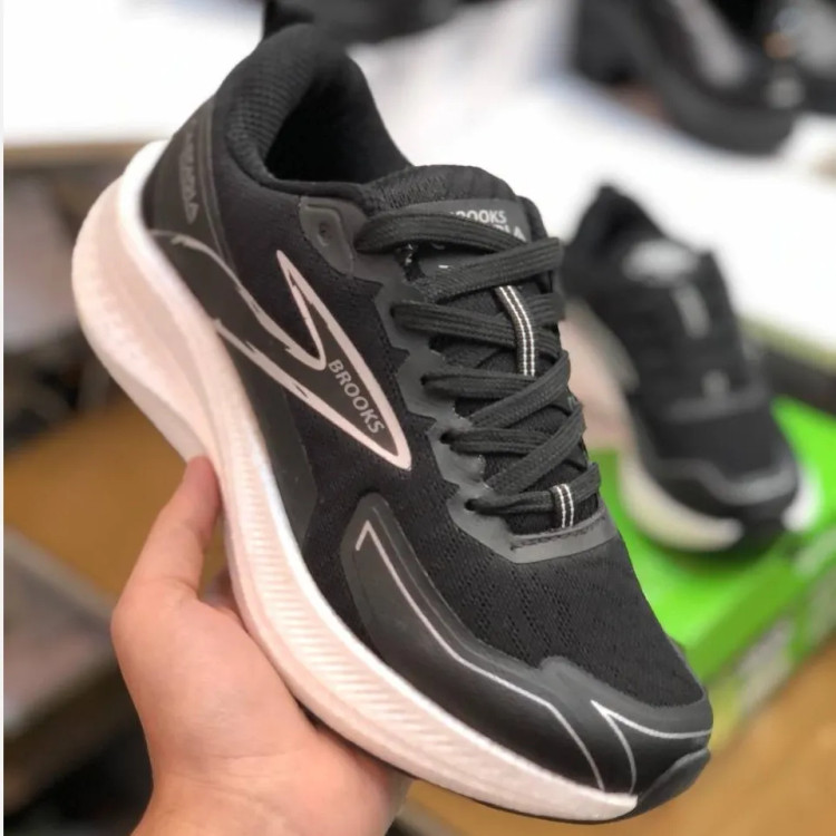 کتونی ورزشی مردانه بروکس مدل Cascadia مناسب دویدن و باشگاه با زیره پیو و کربن دار