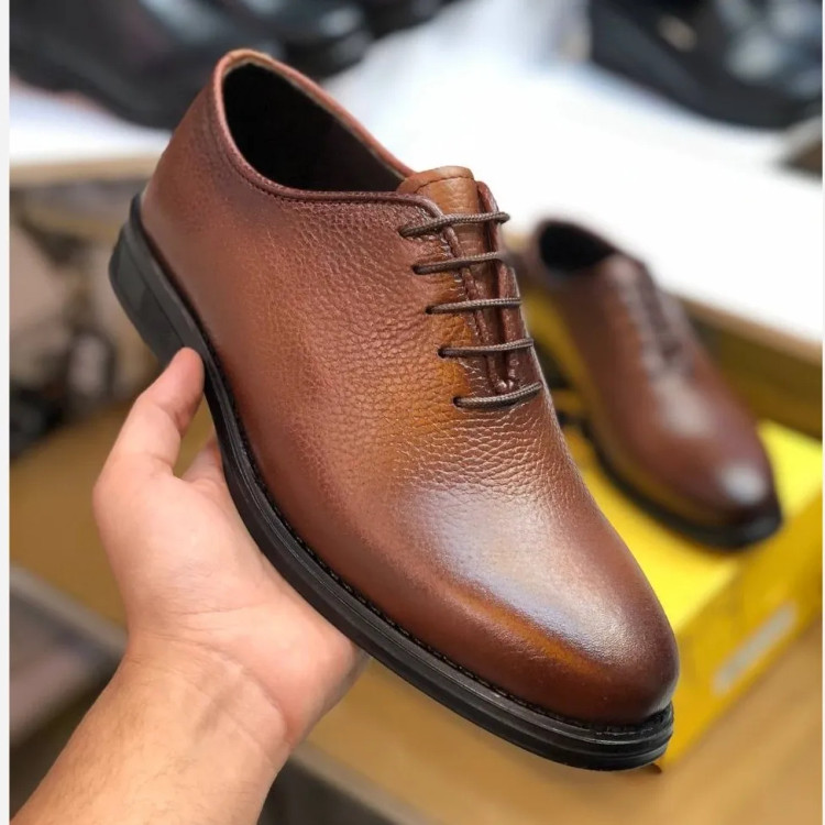 کفش مردانه چرم طبیعی قهوه ای شیک اداری و رسمی مدل 2023