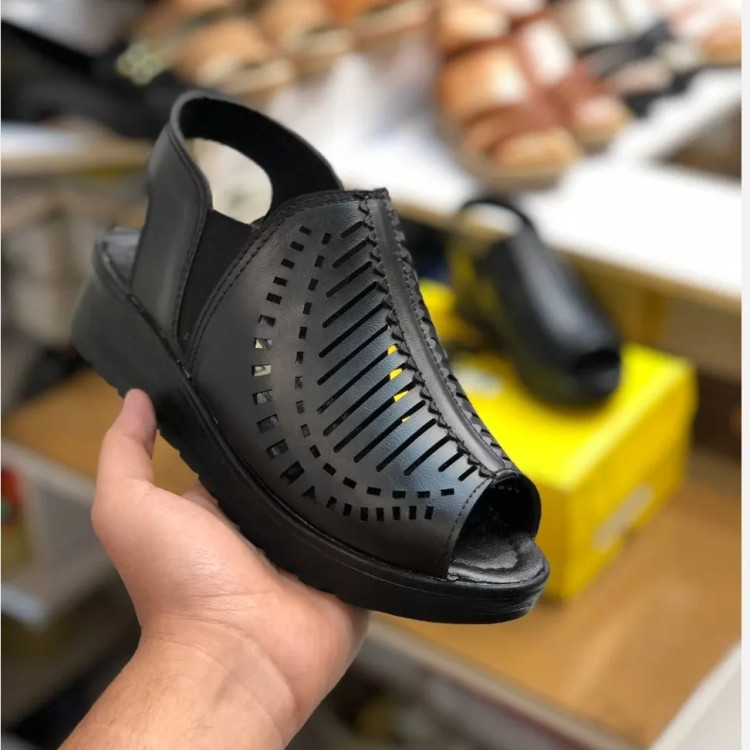 صندل زنانه چرم صنعتی شیک و راحت، مناسب تمام فصول، مشکی