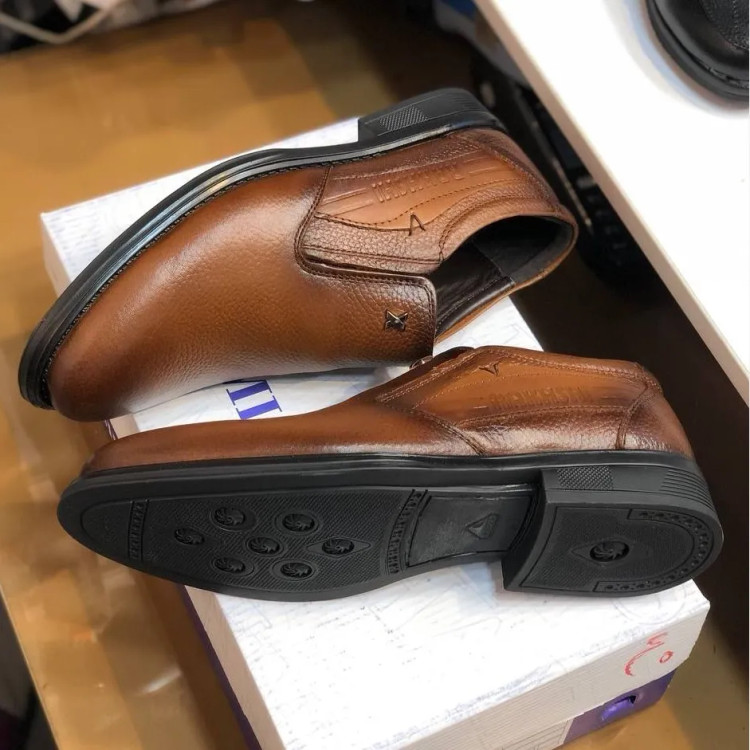 کفش مردانه چرم عسلی کلاسیک اداری و رسمی طبی راحت