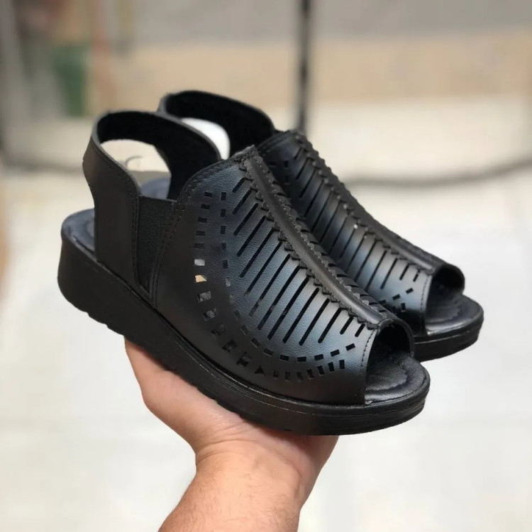 صندل زنانه چرم صنعتی شیک و راحت، مناسب تمام فصول، مشکی