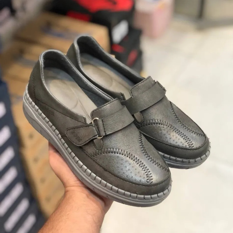 کفش طبی زنانه چسبی چرم صنعتی زیره پیو راحت و بادوام