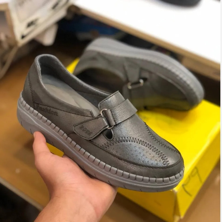 کفش طبی زنانه چسبی چرم صنعتی زیره پیو راحت و بادوام