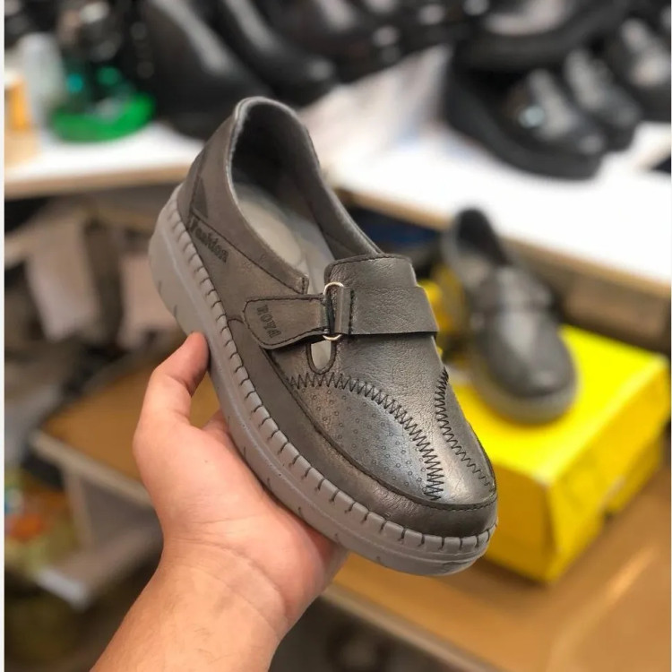 کفش طبی زنانه چسبی چرم صنعتی زیره پیو راحت و بادوام