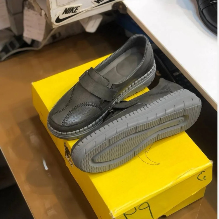 کفش طبی زنانه چسبی چرم صنعتی زیره پیو راحت و بادوام