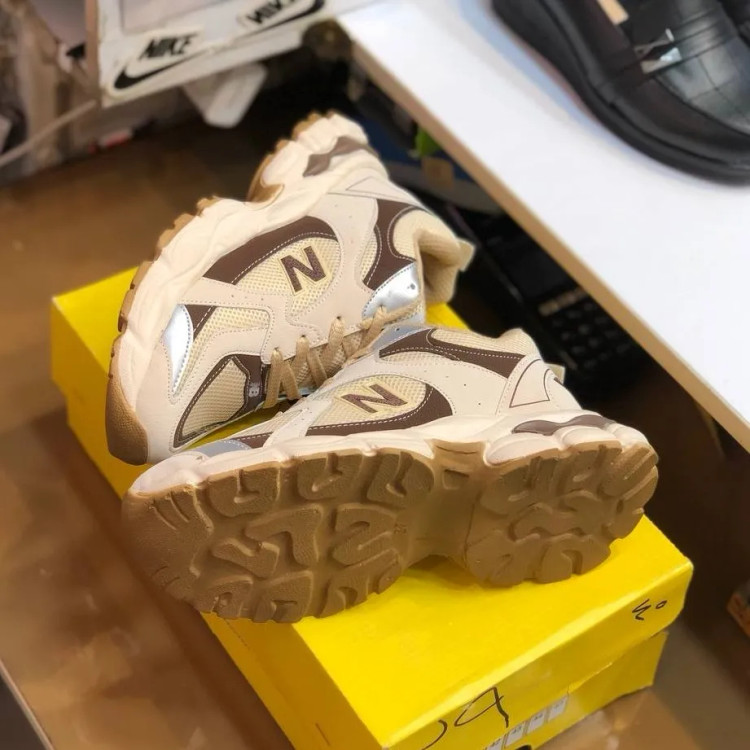 کفش زنانه نیو بالانس 9040 کرم پیاده روی و روزمره سبک و راحت