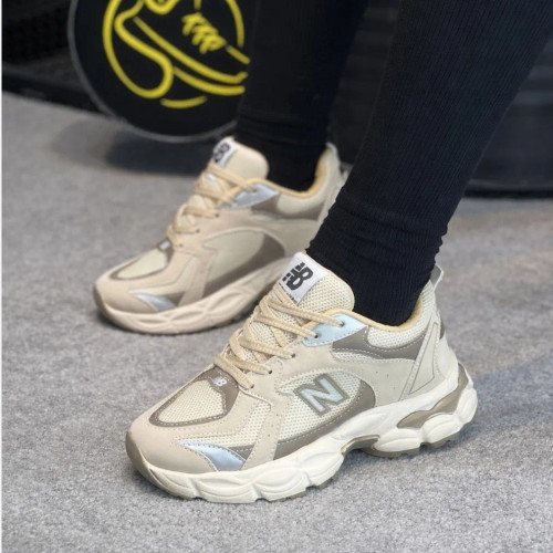 کفش زنانه نیو بالانس 9040 کرم پیاده روی و روزمره سبک و راحت