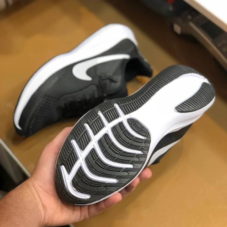 کفش اسپرت مردانه نایک مشکی سفید سبک و راحت زیره پیو طبی قابل شستشو