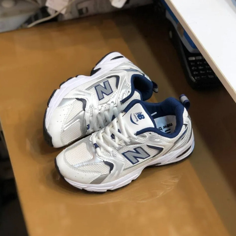 کفش ورزشی مردانه نیو بالانس 530 سفید مشکی سبک و راحت مناسب باشگاه و پیاده روی