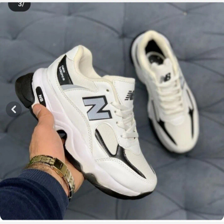 کتونی زنانه و مردانه راحتی اسپرت سفید مشکی زیره پیو سبک و نرم