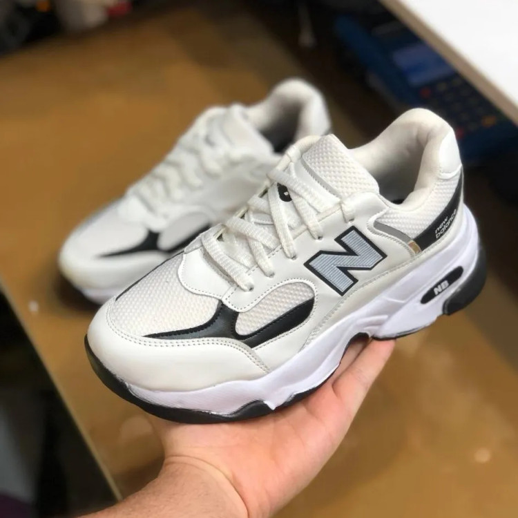 کتونی زنانه و مردانه راحتی اسپرت سفید مشکی زیره پیو سبک و نرم