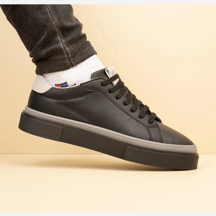 کفش مشکی مردانه چرم صنعتی زیره پی وی سی ضد زردی و بادوام