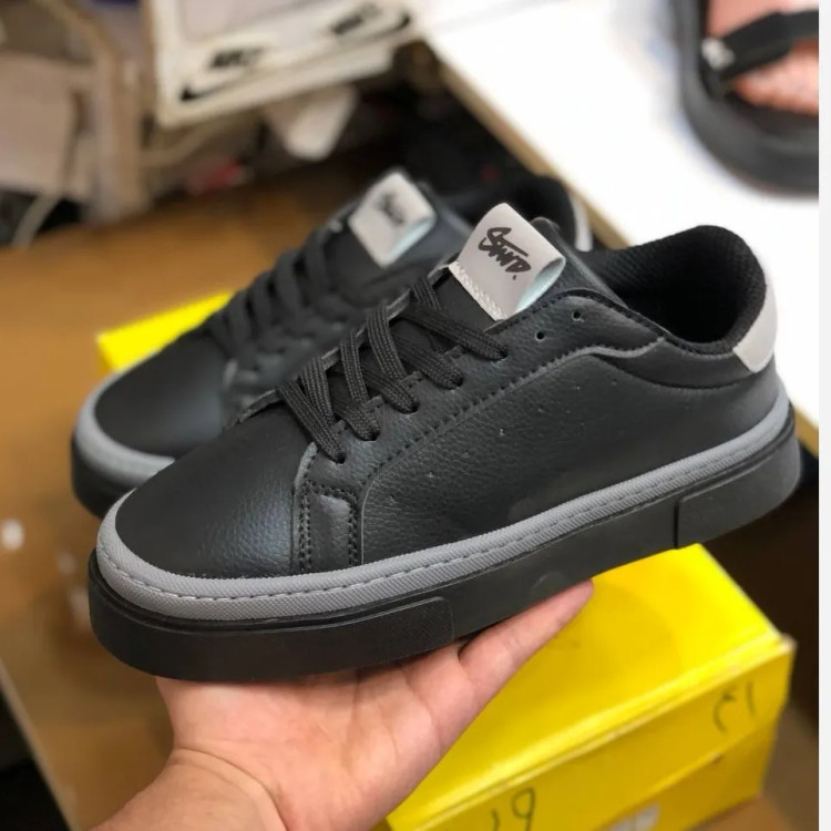 کفش مشکی مردانه چرم صنعتی زیره پی وی سی ضد زردی و بادوام