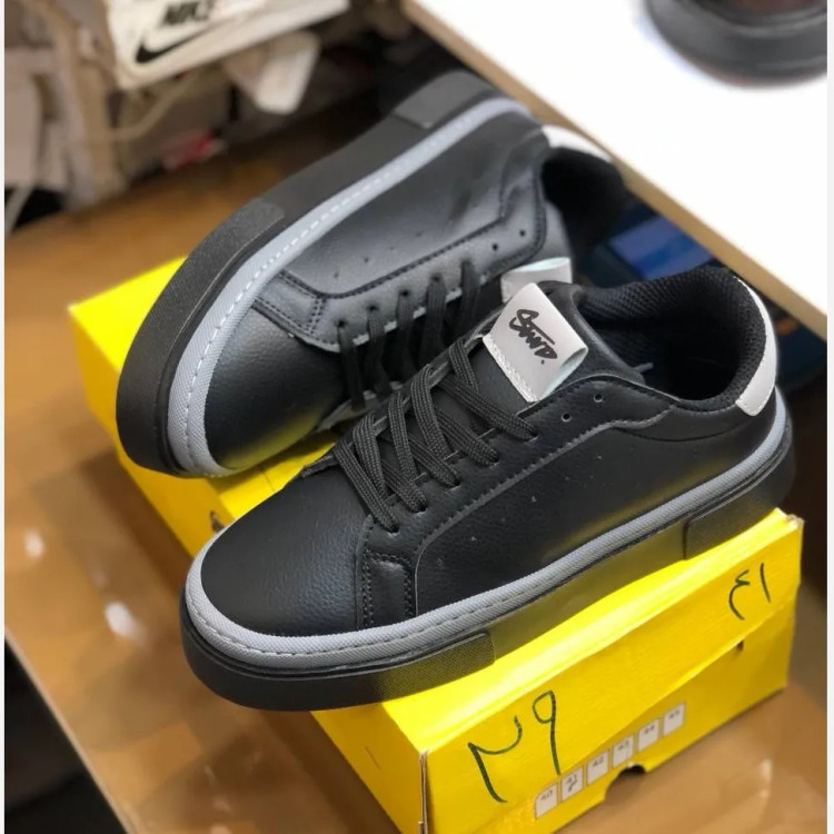 کفش مشکی مردانه چرم صنعتی زیره پی وی سی ضد زردی و بادوام