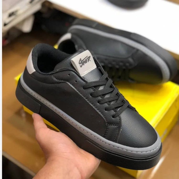 کفش مشکی مردانه چرم صنعتی زیره پی وی سی ضد زردی و بادوام