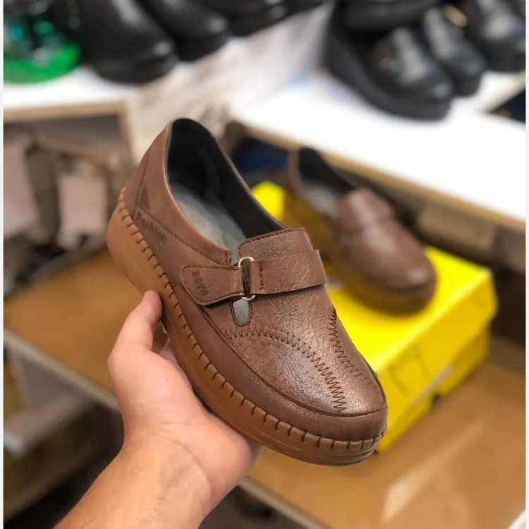 کفش طبی زنانه چسبی چرم صنعتی زیره پیو راحت و بادوام مناسب کمردرد و زانودرد