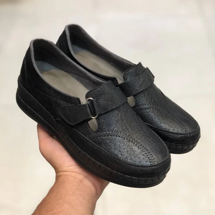 کفش طبی زنانه چسبی مشکی چرم صنعتی راحت و بادوام