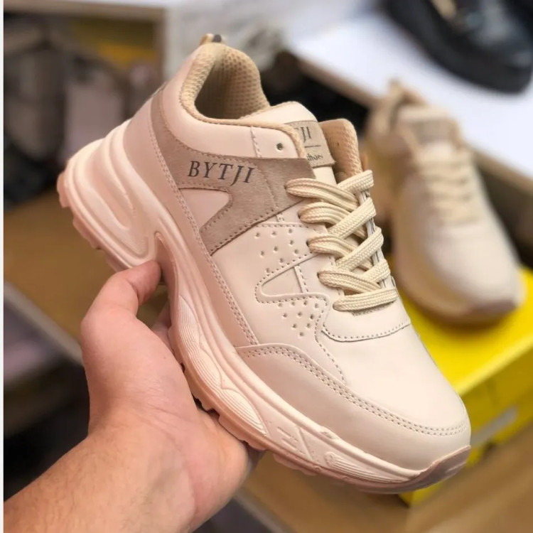 کفش اسپرت زنانه کرم رنگ زیره پیو تزریقی سبک و راحت مناسب باشگاه و پیاده روی