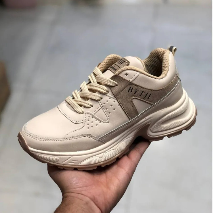 کفش اسپرت زنانه کرم رنگ زیره پیو تزریقی سبک و راحت مناسب باشگاه و پیاده روی