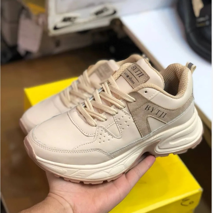 کفش اسپرت زنانه کرم رنگ زیره پیو تزریقی سبک و راحت مناسب باشگاه و پیاده روی