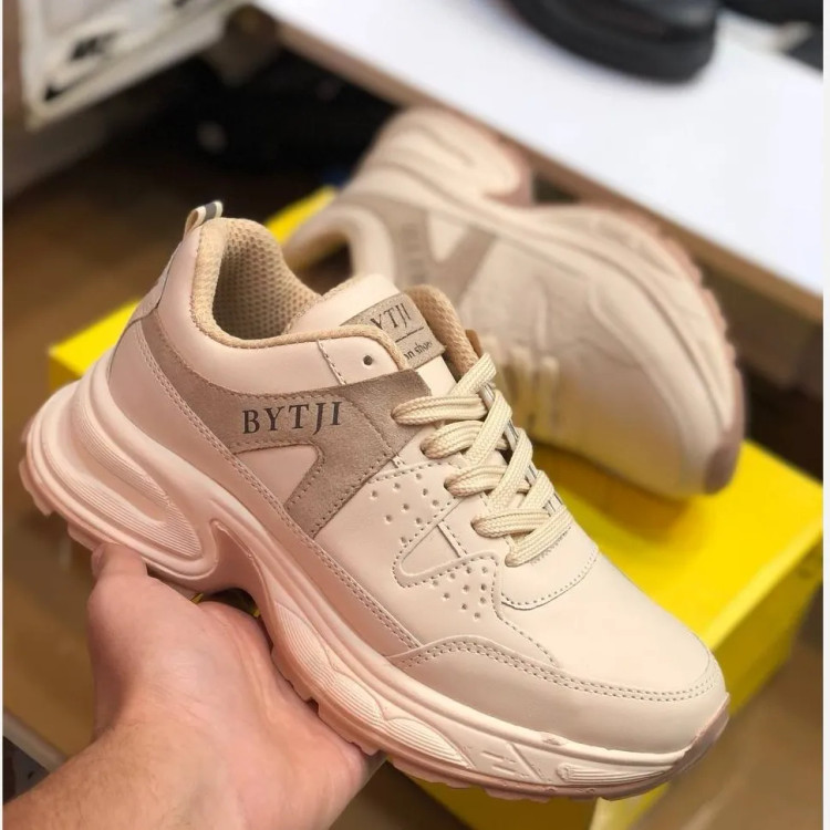 کفش اسپرت زنانه کرم رنگ زیره پیو تزریقی سبک و راحت مناسب باشگاه و پیاده روی