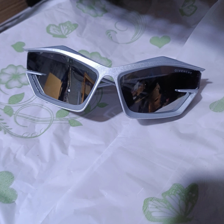 عینک آفتابی جیوانچی