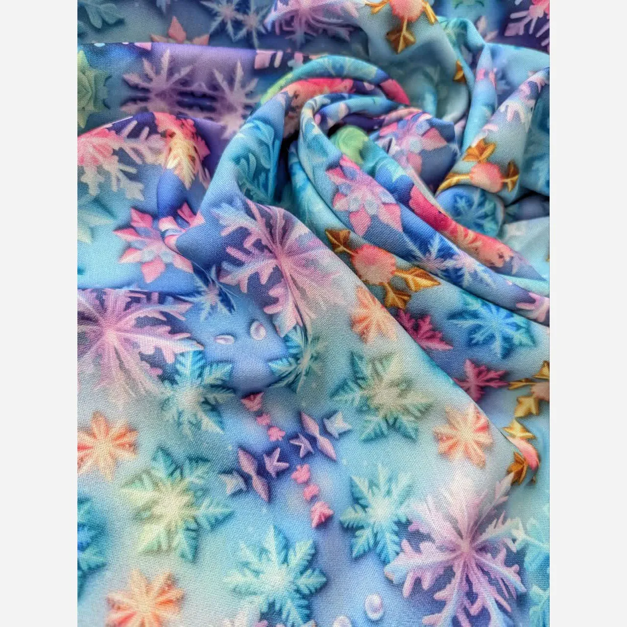 روسری طرح بارلین دخترانه شاد و فانتزی با طرح گلبرگ های رنگی