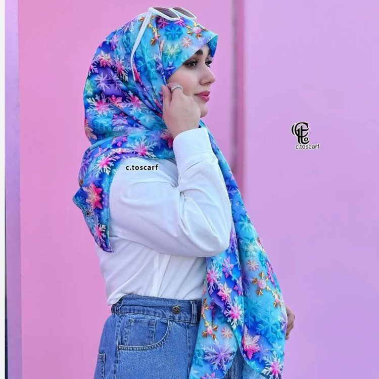 روسری طرح بارلین دخترانه شاد و فانتزی با طرح گلبرگ های رنگی