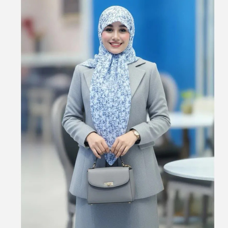 روسری طرح سوگند نخی قواره متوسط ریز نقش مناسب زیر چادر