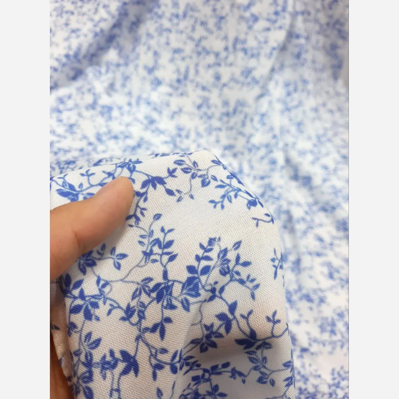 روسری طرح سوگند نخی قواره متوسط ریز نقش مناسب زیر چادر