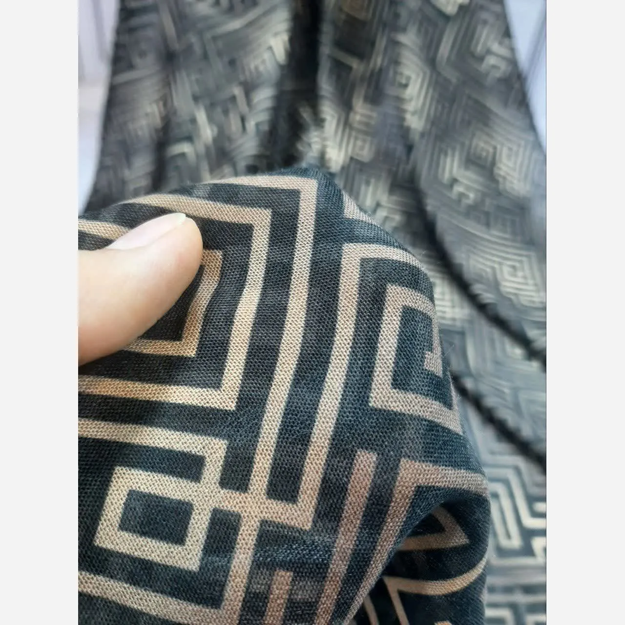 روسری طرح سیمین مشکی ریز نقش قواره بزرگ نخ کاستوم سیتو شیک مجلسی و روزمره