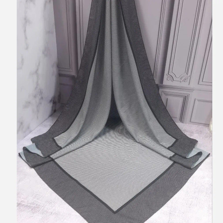 روسری دیپلمات سفید مشکی نخی کژوال و مجلسی سایز بزرگ