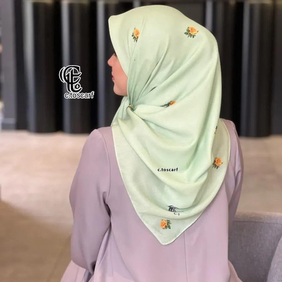 روسری طرح گل رز نخ کاستوم سیتو قواره متوسط 110 سانتیمتر چرخ دوز بدون لیز خوردگی