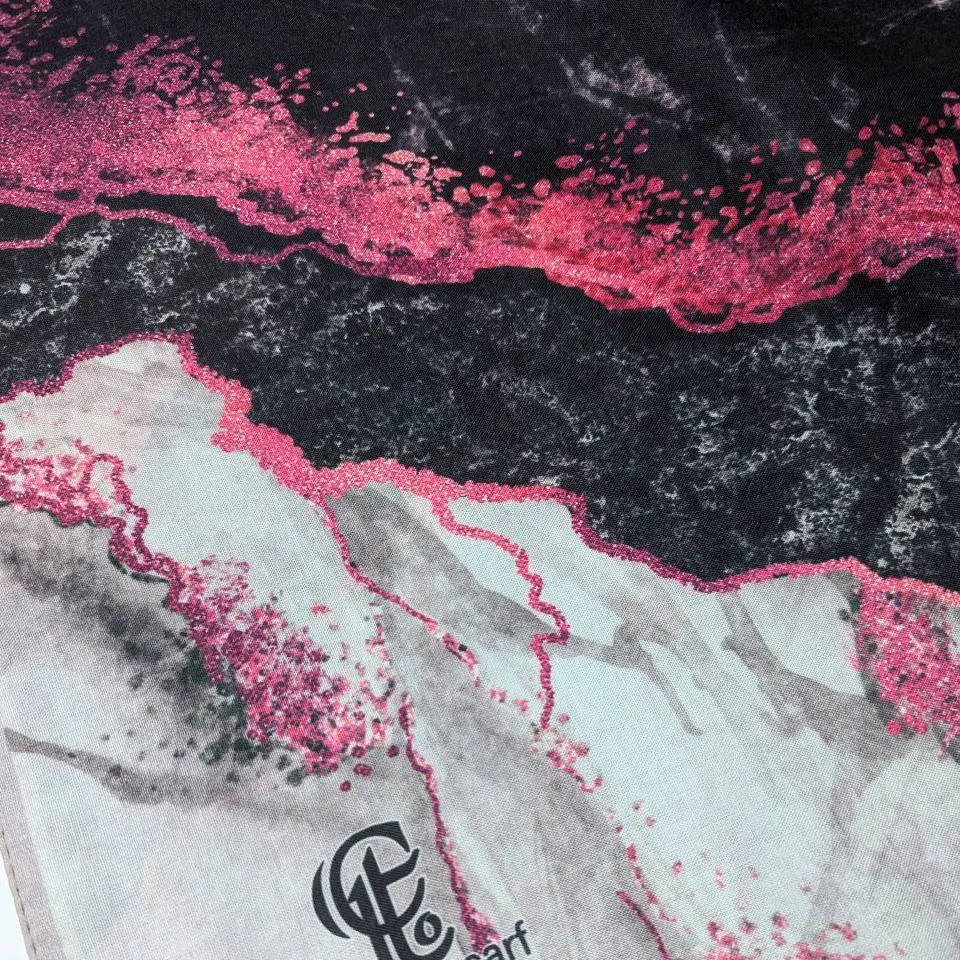 روسری طرح رزین نخ کاستوم سیتو مشکی سرخابی طلایی