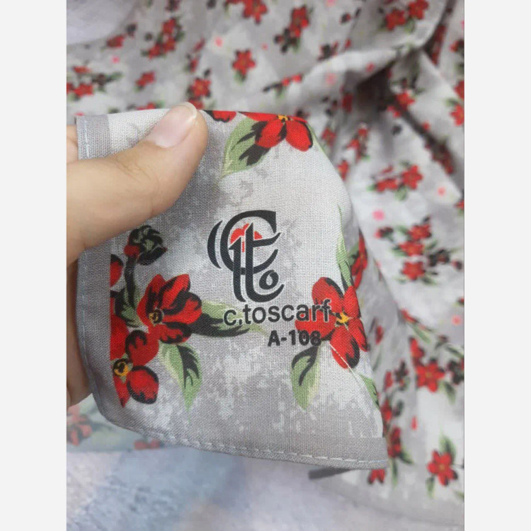 روسری نخی قواره بزرگ طرح گل سرخ زمینه طوسی 140 سانتی متر