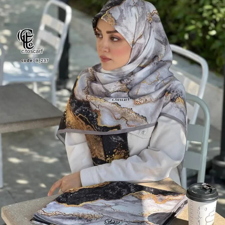 شال نخی کاستوم سی تو طرح رزین مشکی طلایی قواره بزرگ 140 زنانه شیک