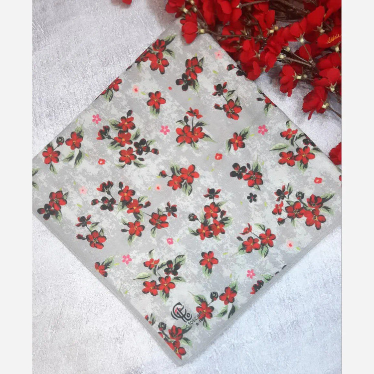 روسری نخی قواره بزرگ طرح گل سرخ زمینه طوسی 140 سانتی متر