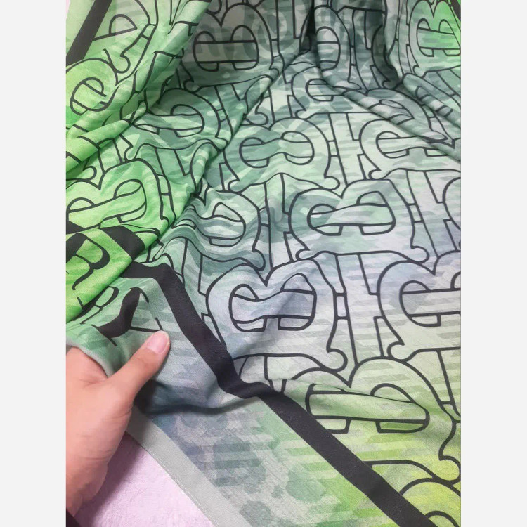 شال نخی قواره بزرگ طرح بربری سبز بنیت